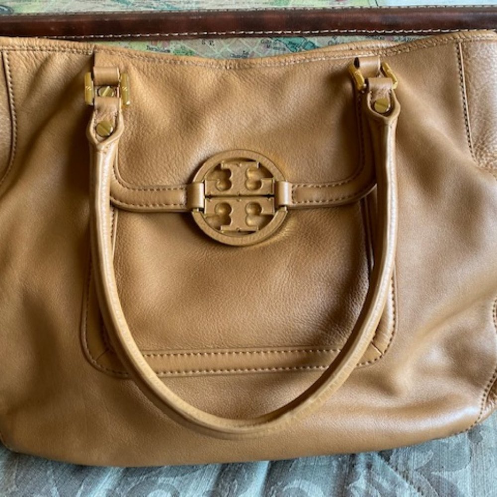 Tory Burch Amanda Classic Handle Hobo Bag